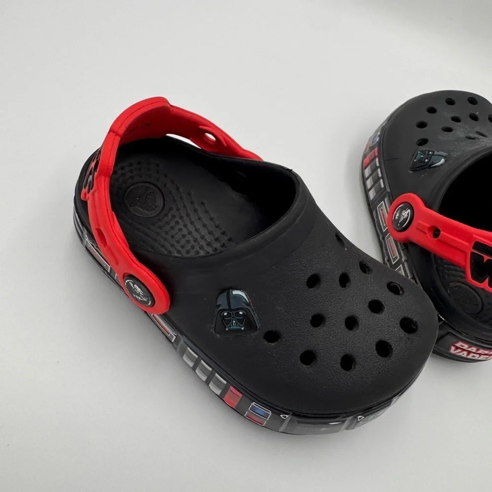 Star Wars Crocs Toddler Size 7 Boys Girls Kids Darth Vader Water Shoes Slippers